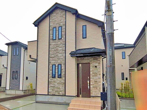 【【現地外観写真】】【G号棟】
一戸建ての大きなメリットは、「自分の土地」を自由に使えること。好きなペットが飼えるほか、ガーデニングやDIY、車やバイクの手入れなど様々な趣味を楽しめます♪