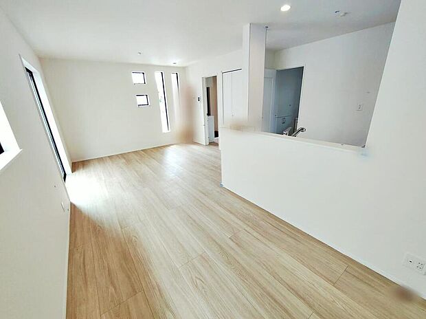 【~Living Room~A号棟】ここにはみんなが集い、食事と楽しい会話が始まる。話に夢中になりすぎて、ついつい時を忘れ時間が過ぎてしまう。そんな束の間の幸せを感じさせてくれる場所となることでしょう。