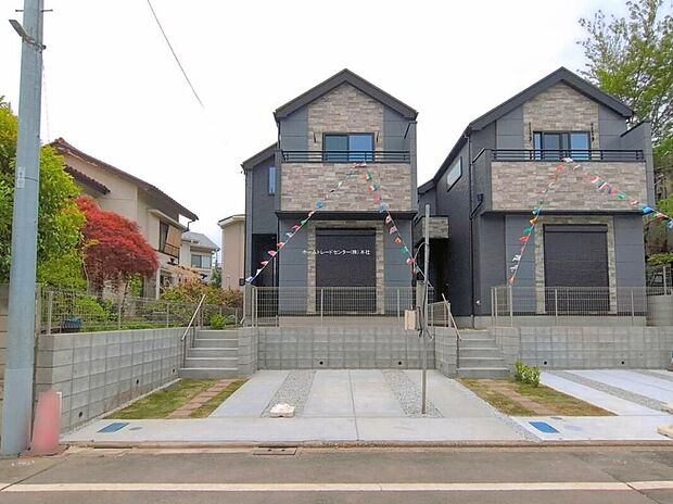 【【現地外観写真】】ひとたび扉を開けばそこに待っているのは上質な空間とマイホームでの新生活をイメージさせる優雅なひととき。「この家なら…」ではなく「ここに住みたい♪」と思う感動をお届けいたします。