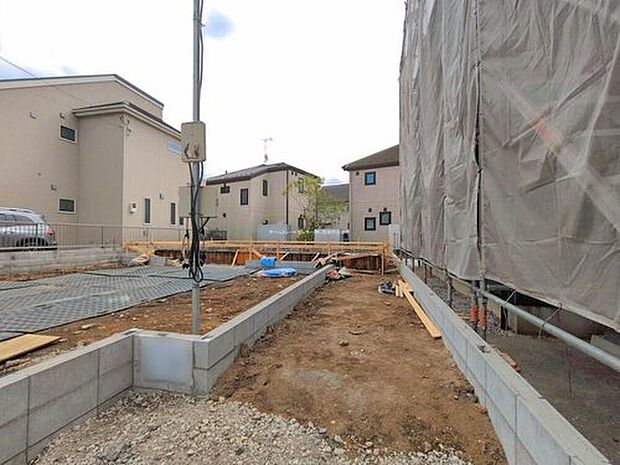 【【現地外観写真】1号棟】ひとたび扉を開けばそこに待っているのは上質な空間とマイホームでの新生活をイメージさせる優雅なひととき。「この家なら…」ではなく「ここに住みたい♪」と思う感動をお届けいたします。