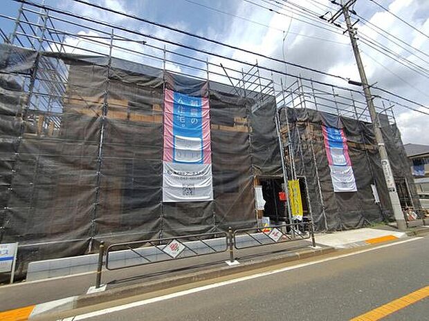 【【現地外観写真】左から６・７号棟】住宅性能評価で耐震等級３（最高等級）を取得！お客様を守る大切な住宅だからこそ、第三者の検査を受けて安心して住んでいただける住宅をご案内させて頂きます。