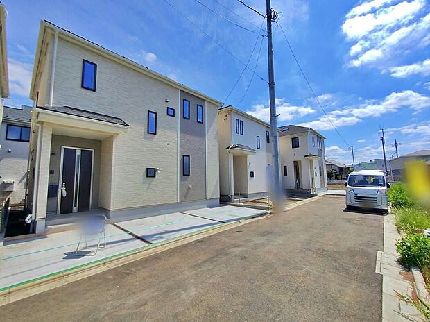 【【前面道路含む現地写真】】矢崎小学校まで徒歩3分と近く、お子様を近くで見守れる環境です。バタバタしがちな朝も、余裕をもって支度出来ますね♪