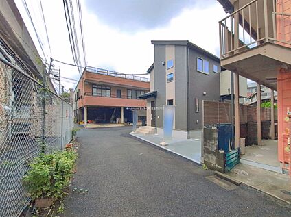 【前面道路含む現地写真】
