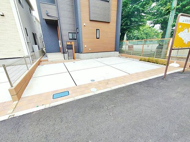 【駐車場】【駐車場】6号棟車種によりカースペース2台分ございますので、家族分の自転車を駐輪したり、来客用の駐車スペースとしてもお使いいただけます。