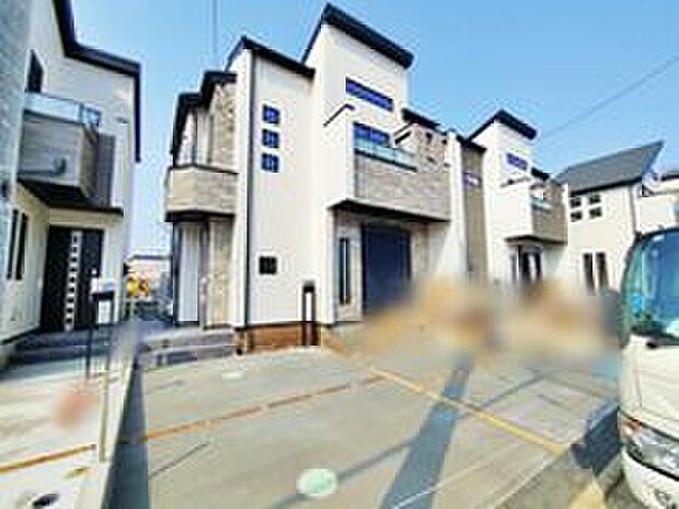 【【現地外観写真】E号棟】一戸建ての大きなメリットは、「自分の土地」を自由に使えること。好きなペットが飼えるほか、ガーデニングやDIY、車やバイクの手入れなど様々な趣味を楽しめます♪
