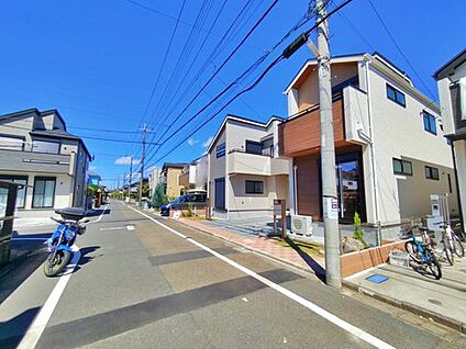 【前面道路含む現地写真】