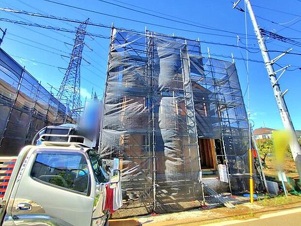 【【現地外観写真】】ひとたび扉を開けばそこに待っているのは上質な空間とマイホームでの新生活をイメージさせる優雅なひととき。「この家なら…」ではなく「ここに住みたい♪」と思う感動をお届けいたします。