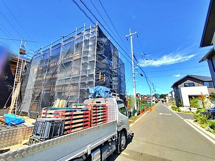 【前面道路含む現地写真】