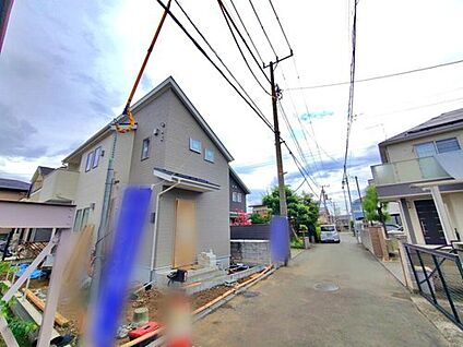 【前面道路含む現地写真】
