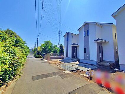 【前面道路含む現地写真】