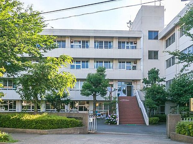 稲城市立稲城第四中学校（約880m）