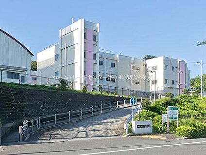 多摩市立愛和小学校 500m(徒歩7分)