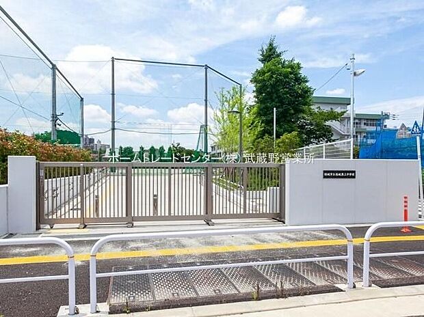 稲城市立稲城第三中学校(約300m)