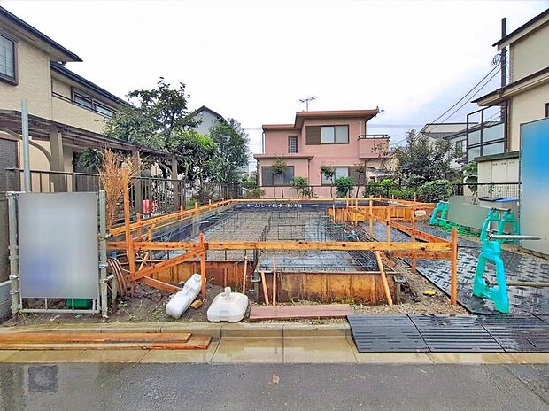 【現地外観写真】ひとたび扉を開けばそこに待っているのは上質な空間とマイホームでの新生活をイメージさせる優雅なひととき。「この家なら…」ではなく「ここに住みたい♪」と思う感動をお届けいたします。
