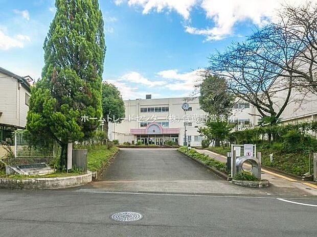 多摩市立連光寺小学校（約450m）