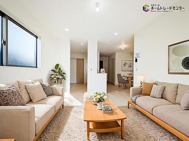 インテリアプランが考えやすいワイドなリビング♪広々としたLDKに、自分好みのインテリアでレイアウト。季節ごとに模様替えなども、楽しみの一つとなりそうです
※こちらの写真は、家具をCGで合成したものです