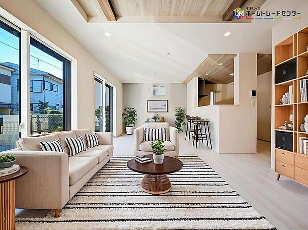 インテリアプランが考えやすいワイドなリビング♪広々としたLDKに、自分好みのインテリアでレイアウト。季節ごとに模様替えなども、楽しみの一つとなりそうです
※こちらの写真は、家具をCGで合成したものです