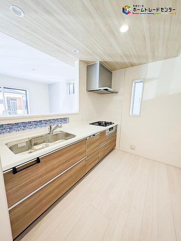 高性能な食器洗浄乾燥機付きシステムキッチン！
【洗浄・乾燥】はもちろん高温洗浄で衛生面でも一役買ってます。
忙しい時でも安心です！