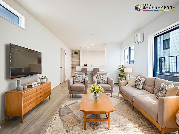 インテリアプランが考えやすいワイドなリビング♪広々としたLDKに、自分好みのインテリアでレイアウト。季節ごとに模様替えなども、楽しみの一つとなりそうです
※こちらの写真は、家具をCGで合成したものです