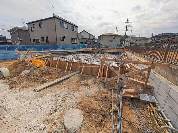 嬉しい設備仕様♪
浴室乾燥機、LDK20帖、全洋室、リビングイン階段、水廻り集中設計、ホール物入、床下収納、カウンターキッチン、駐車2台可能等!