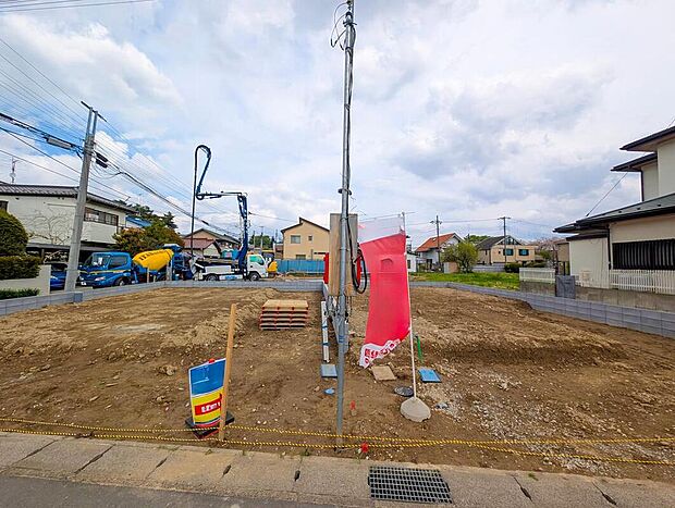 嬉しい仕様がたくさん！
南向き、浴室乾燥機、全洋室、水廻り集中設計、オール電化（2号棟）、リビング収納、防犯カメラ、南面バルコニー、駐車2台可能等！