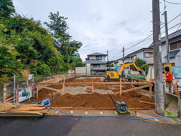 ≪嬉しい仕様設備！≫
角地、南向き、浴室乾燥機、水廻り集中設計、和室、インナーバルコニー、防犯カメラ、庭、駐車2台可能（車種による）等！