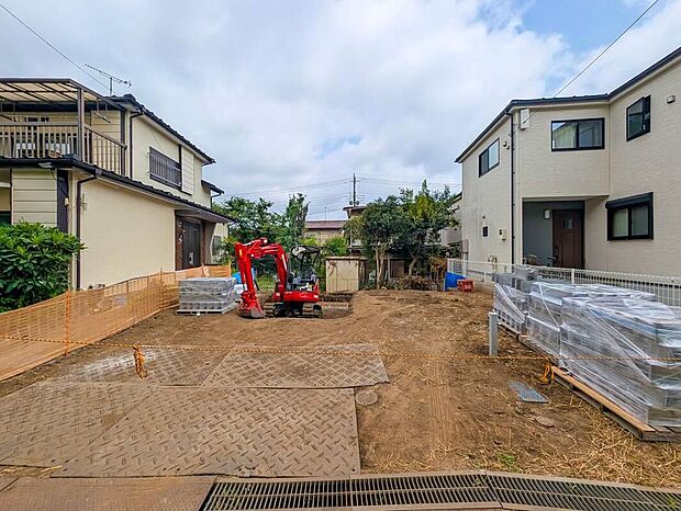 嬉しい仕様がたくさん!全居室南向き、全洋室、WIC、ホール物入、南面ワイドバルコニー、南庭、駐車2台可能等!