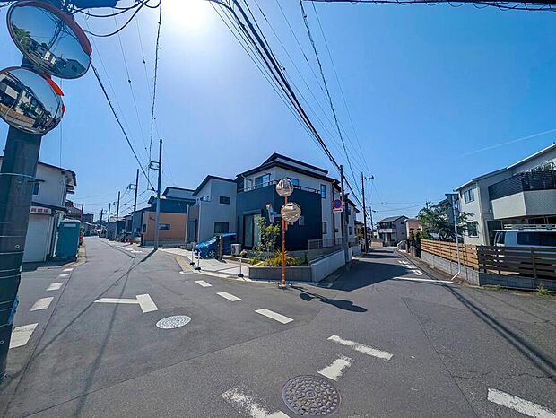 【前面道路含む現地写真】建物完成しましたので、ご予約で内見可能です♪
平日・お仕事帰りなど、いつでもご案内致します！
ご案内ご希望の際はお気軽にご連絡下さい♪