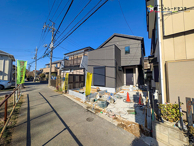 【前面道路含む現地写真】2026年1月完成！
平日・お仕事帰りなど、いつでもご案内致します！
お気軽にお問い合わせ下さい♪