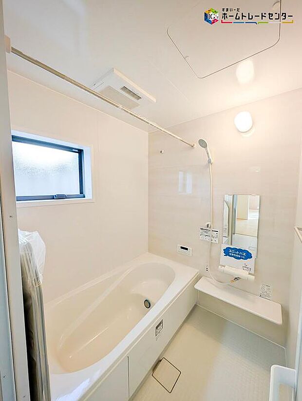 【浴室】毎日の疲れを癒す浴室は１坪タイプです。
足を伸ばしてゆっくりとくつろげます。一日の疲れを洗い流せるような憩いの空間となっております。