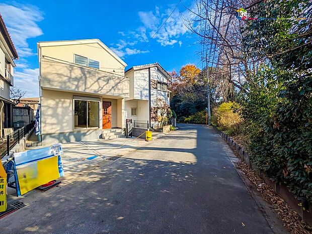 【前面道路含む現地写真】2025年12月完成！
平日・お仕事帰りなど、いつでもご案内致します！
お気軽にお問い合わせ下さい♪