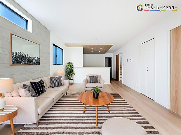 【リビング】インテリアプランが考えやすいワイドなリビング♪広々としたLDKに、自分好みのインテリアでレイアウト。季節ごとに模様替えなども、楽しみの一つとなりそうです
※こちらの写真は、家具をCGで合成したものです