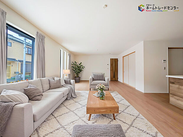 【リビング】インテリアプランが考えやすいワイドなリビング♪広々としたLDKに、自分好みのインテリアでレイアウト。季節ごとに模様替えなども、楽しみの一つとなりそうです
※こちらの写真は、家具をCGで合成したものです