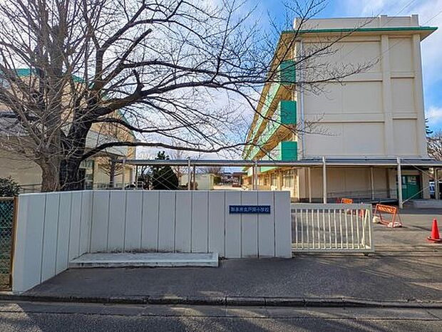 取手市立戸頭小学校(約700m)
