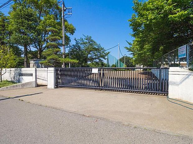 野田市立岩名中学校(約550m)