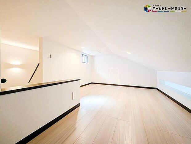 【小屋裏収納】ストーブやクリスマスツリー、ひな人形などの季節もの、スキーや釣り道具、テントなどのレジャー用品もたっぷり収納できます！