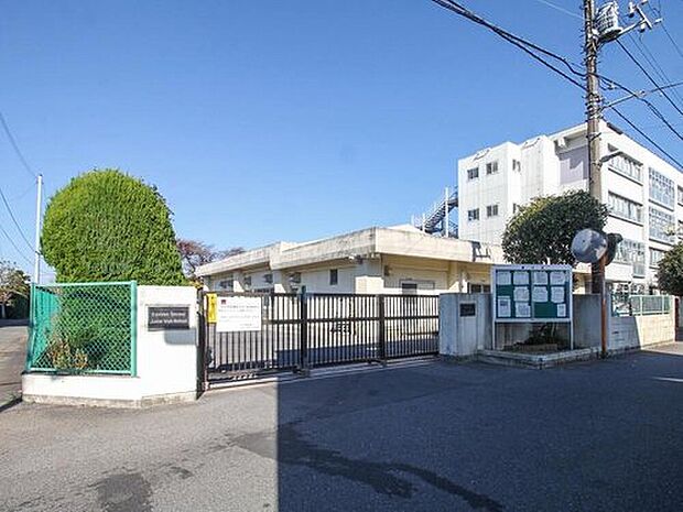 柏市立柏第二中学校(約660m)