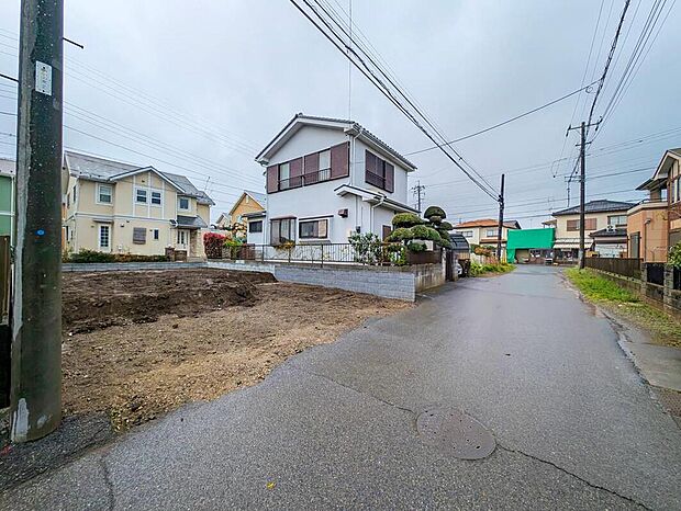 【前面道路含む現地写真】2026年8月完成予定！
平日・お仕事帰りなど、いつでもご案内致します！
お気軽にお問い合わせ下さい。