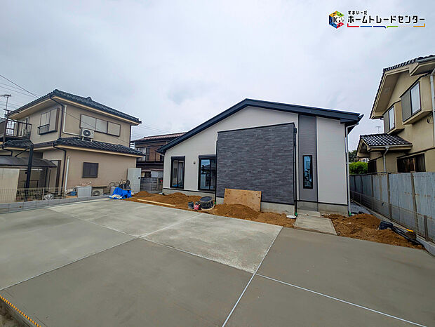 【現地外観写真】嬉しい設備仕様♪
南向き、平屋、食洗機、浴室乾燥暖房機、全洋室、WIC×2、ウォークスルークローク、リビング収納、駐車3台可能等♪