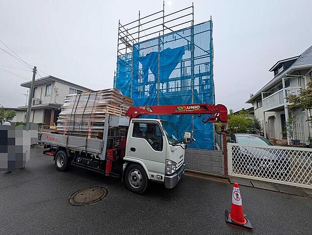 【現地外観写真】嬉しい仕様・設備がたくさん！
浴室乾燥機、和洋室、WIC、SC、パントリー、リビング収納、リネン庫、ホール収納、インナーバルコニー、南庭、駐車3台可能等！