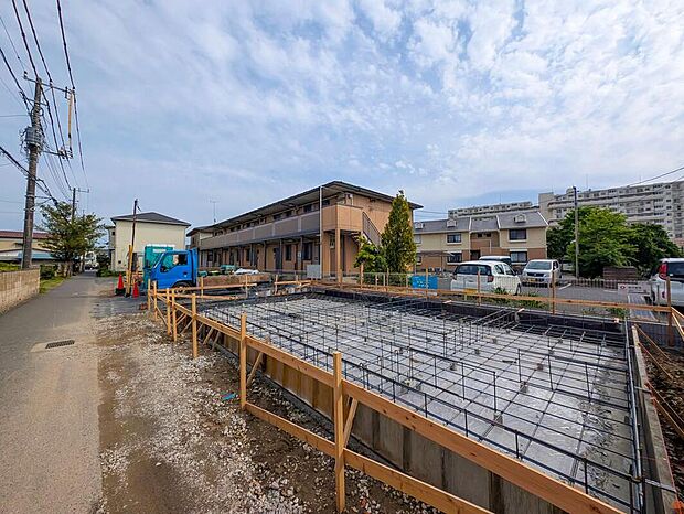 【現地写真】嬉しい仕様がたくさん！
全洋室、浴室乾燥機、WIC、ランドリールーム、リネンスペース、ホール収納、人感センサー付きライト、ワイドバルコニー、駐車2台可能等♪
