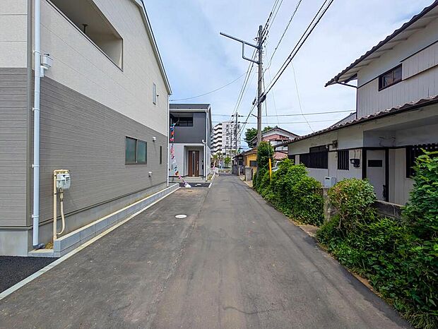 【前面道路含む現地写真】3号棟完成済み！4・6号棟は8月完成予定！
平日・お仕事帰りなど、いつでもご案内致します！
お気軽にお問い合わせ下さい♪