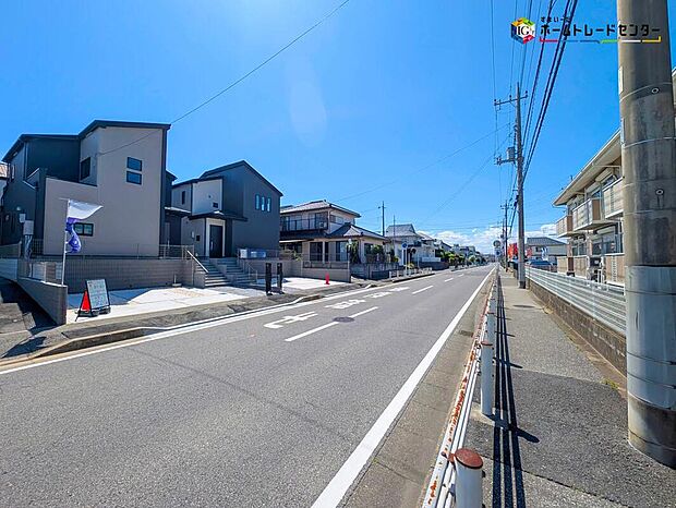 【前面道路含む現地写真】建物完成しましたので、ご予約で内見可能です!
平日・お仕事帰りなど、いつでもご案内致します!
お気軽にお問い合わせ下さい。