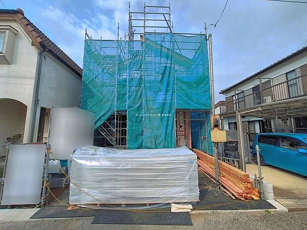 【現地外観写真】嬉しい設備仕様♪食洗機、浴室乾燥機、全洋室、吹抜、リビングイン階段、シェアクローク、WIC、SIC、洗面室可動棚、駐車2台可能等♪