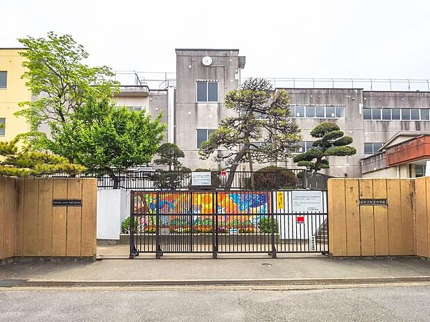 柏市立松葉中学校(約1,100m)