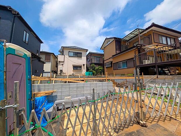 【現地外観写真】安心の「住宅性能評価」取得物件！地震に強い家！国土交通大臣認定の第三者機関による厳重なチェックを行い、安心・安全な新築一戸建てを提供します。