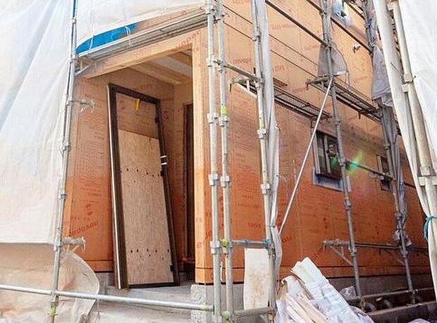 【地震や台風などの水平力に耐える「耐力壁」】構造用面材には国土交通大臣認定パーチクルボード9mm厚(大臣認定仕様 FRM-0177)を使用。一般的には2.5倍の壁倍率も、2.9倍に設定しています。