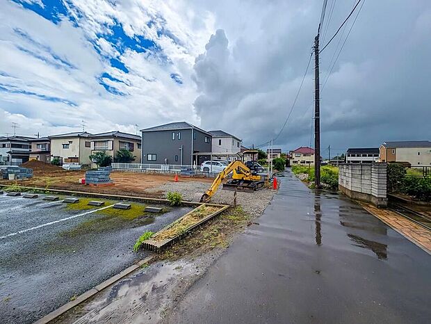 【前面道路含む現地写真】2026年11月完成予定!平日・お仕事帰りなど、いつでもご案内致します!お気軽にお問い合わせ下さい♪