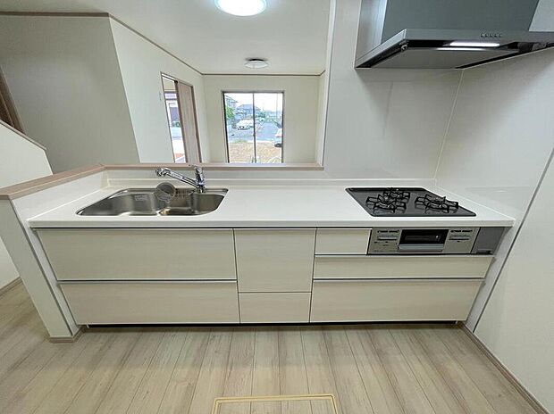 ◆人気の対面式キッチン。お食事の準備をしながらでもご家族とのコミュニケーションを楽しめます♪ぜひご見学の際にはキッチンに立ち、生活をイメージしてください。