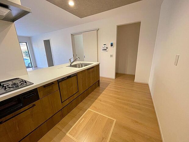 ◆人気の対面式キッチン。お食事の準備をしながらでもご家族とのコミュニケーションを楽しめます♪ぜひご見学の際にはキッチンに立ち、生活をイメージしてください。